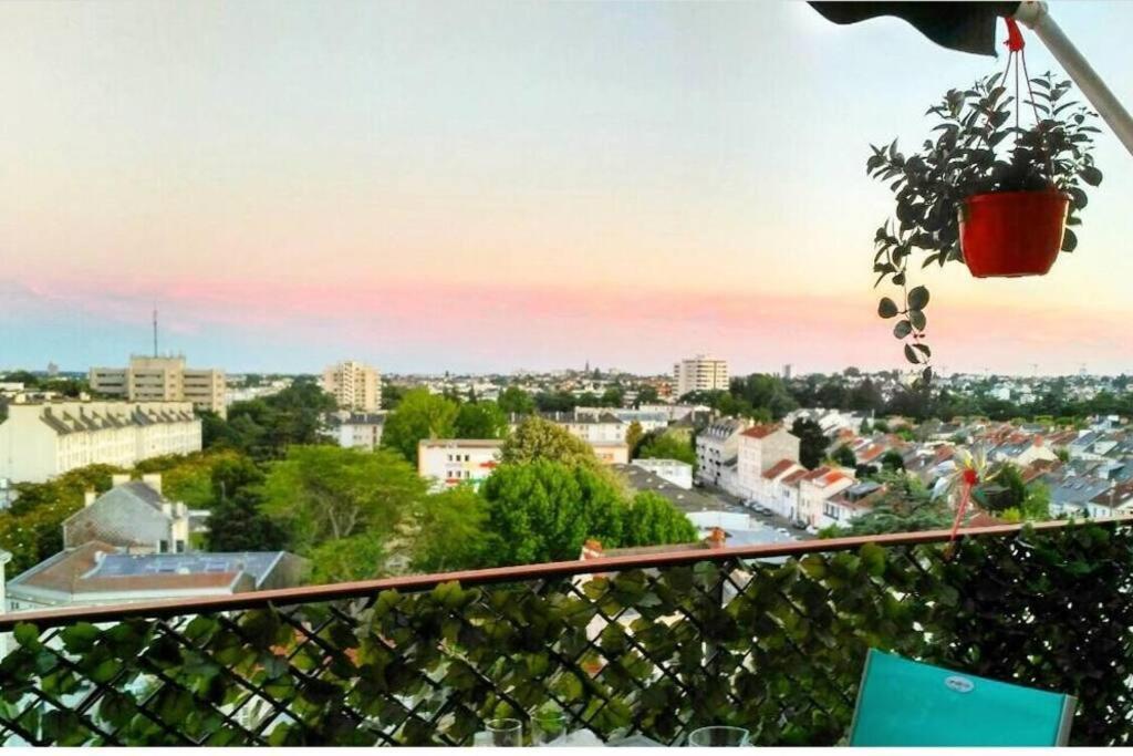 Charmant Appartement Lumineux - Dernier Etage Avec Balcon - Proche Centre-Ville Nantes Bagian luar foto