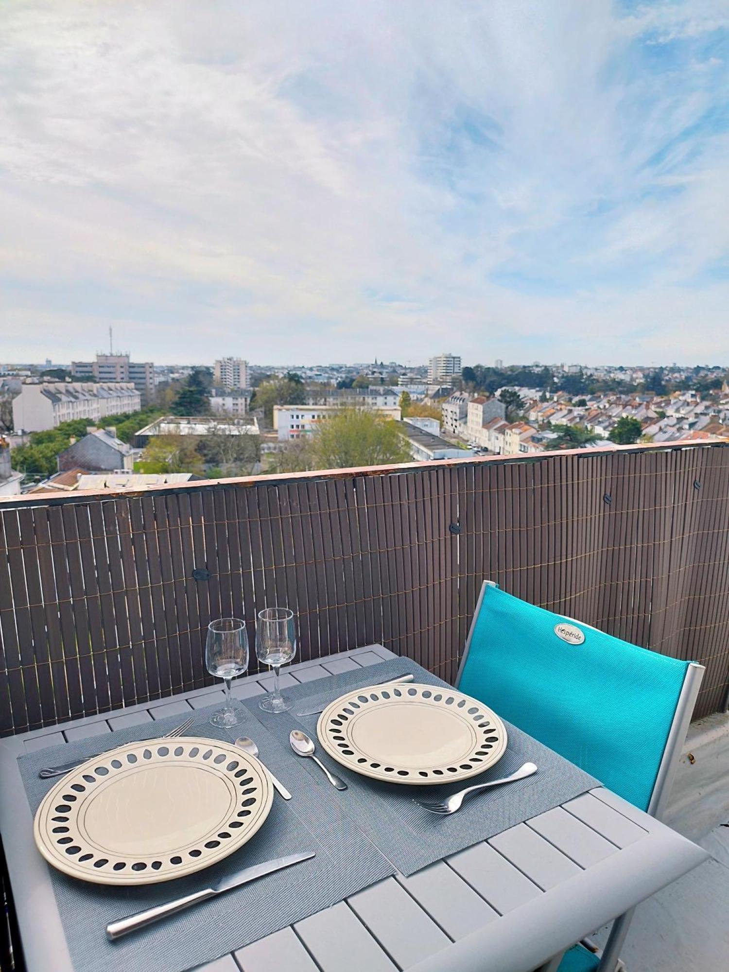 Charmant Appartement Lumineux - Dernier Etage Avec Balcon - Proche Centre-Ville Nantes Bagian luar foto